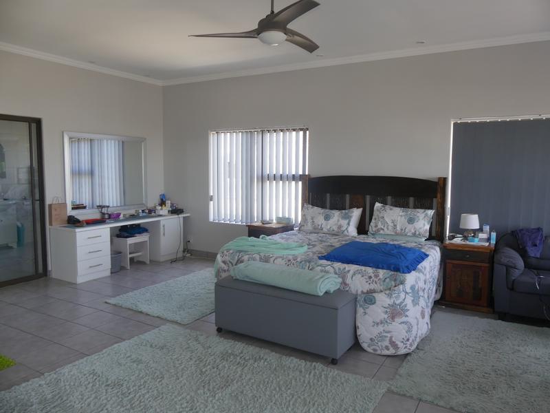 4 Bedroom Property for Sale in Golden Mile Western Cape